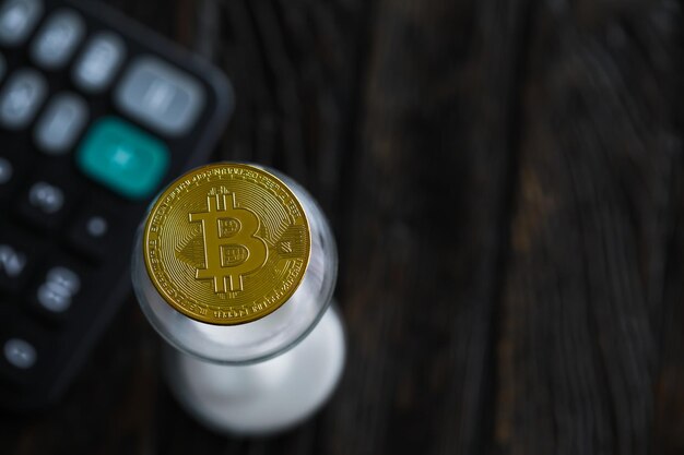 Bitcoin gouden munt en intreepupil grafiekachtergrond Virtueel cryptocurrency-concept