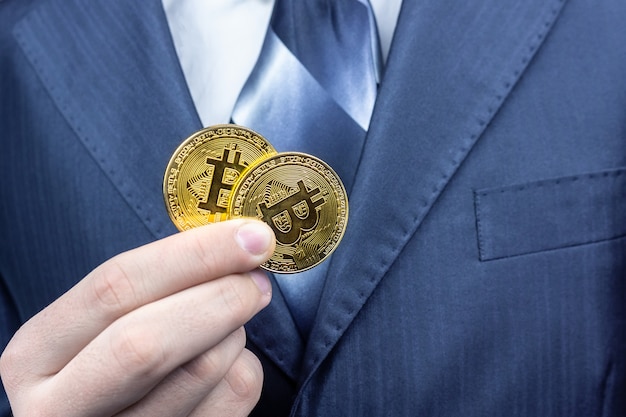 Bitcoin hand van een zakenman