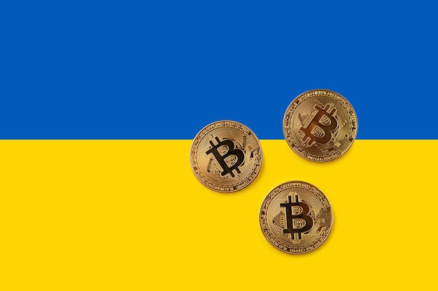 Bitcoin met de vlag van Oekraïne blauwe en gele achtergrond