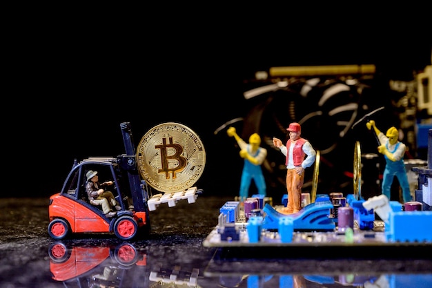 Foto bitcoin van crypto-valuta met goud, geld en miniatuurspeelgoed. nieuwe virtuele technologie en business voor block chain