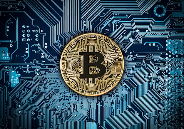 Monete di bitcoin sul circuito blu