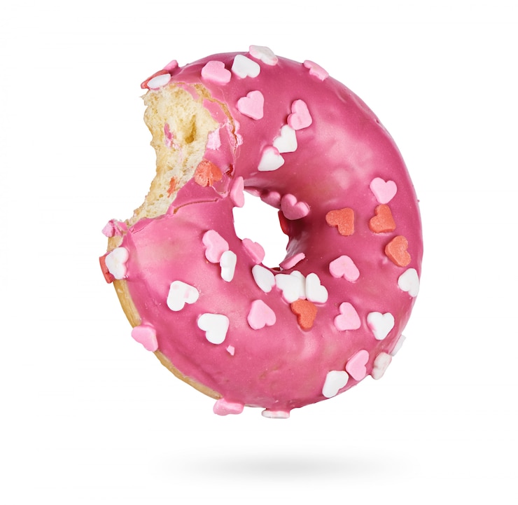 Photo bitten strawberry donut with sprinkles