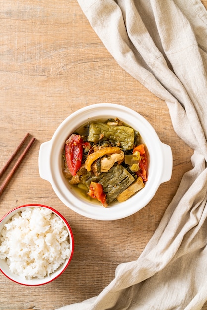 Bitter gourd and preserved mustard green soup with pork