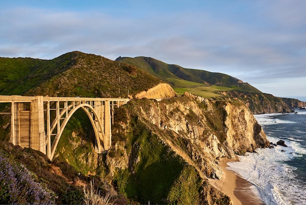 カリフォルニア州ハイウェイ 1 号線のビクスビー クリーク橋