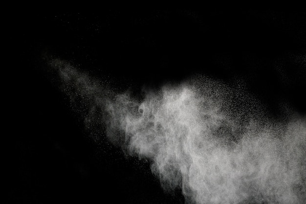白い粉の爆発の奇妙な形