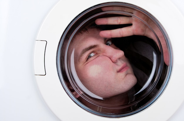 Bizarre man in wasmachine