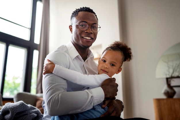 Photo black baby spending time with her dad