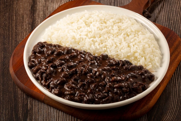 검은 콩과 쌀 요리