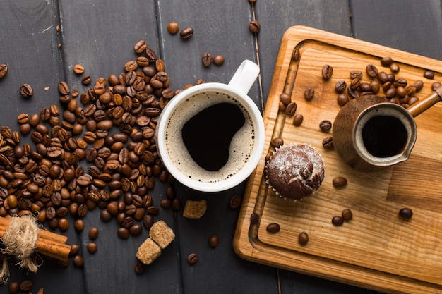 写真 黒の背景に黒のコーヒー豆