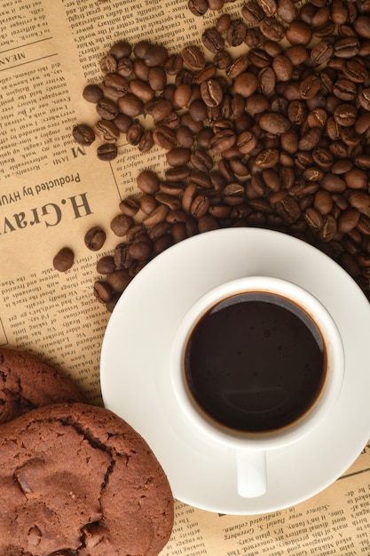 ブラックコーヒーとチョコレートチップクッキー