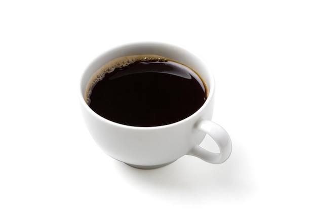 白いコーヒーカップに黒いコーヒーは