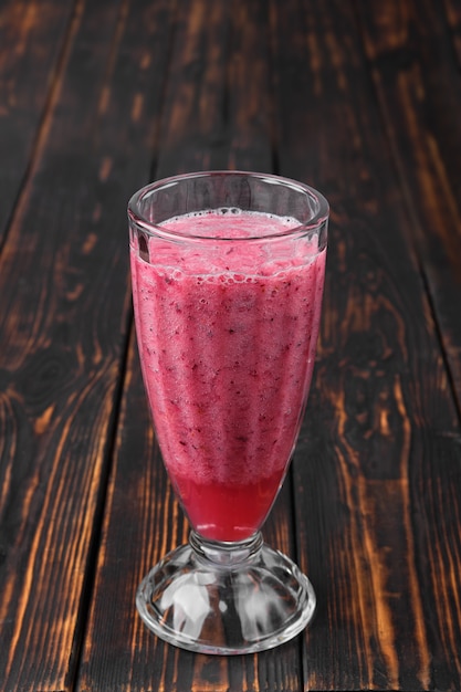 Photo black currant and raspberries smoothie