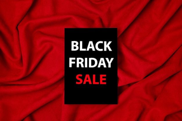 사진 빨간색 패브릭 배경에 검은 금요일 태그판매 프로모션 포스터 할인 판매 시즌