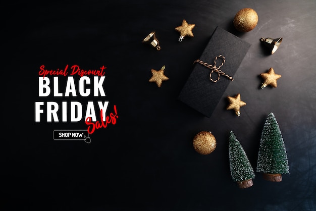 Black Friday-uitverkoop met geschenkdoos en kerstdecoratie