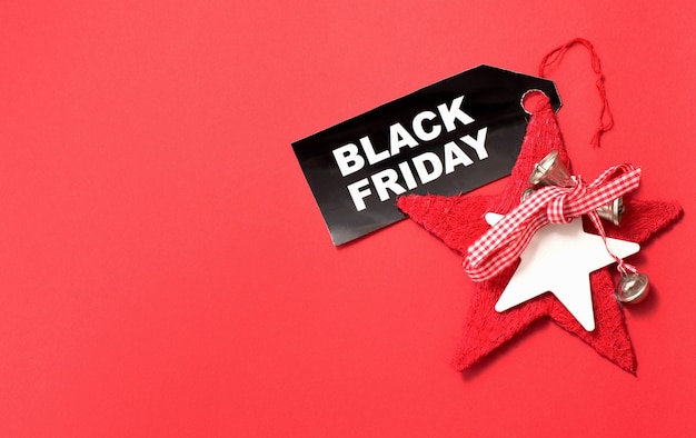 Black friday-verkoopbanner op rode achtergrond met exemplaarruimte.