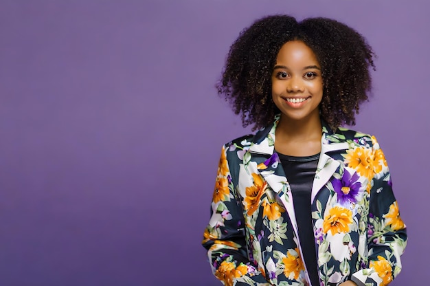 Photo black girl smiling dressed in floral jacket purple background copy space