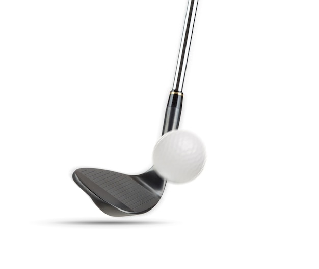 Фото Черный гольф-клуб клином, бьющим по мячу для гольфа на белом фоне