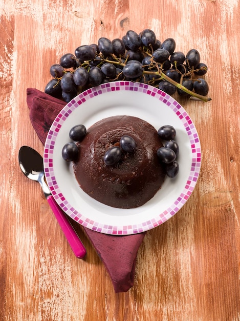 Black grape pudding