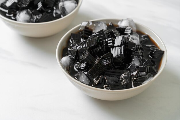 Black grass jelly with ice in bowl