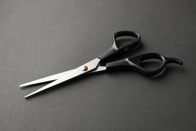 Photo black hairdresser scissors on black