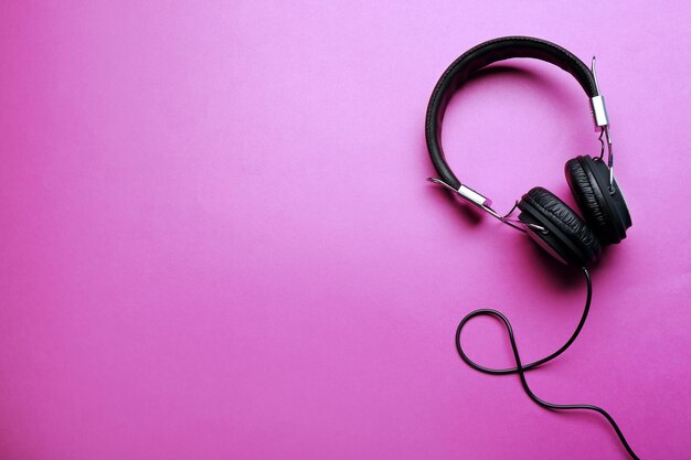 Photo black headphones on purple background