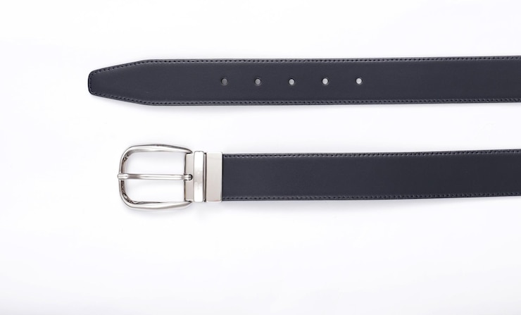 Photo black leather belt and white background