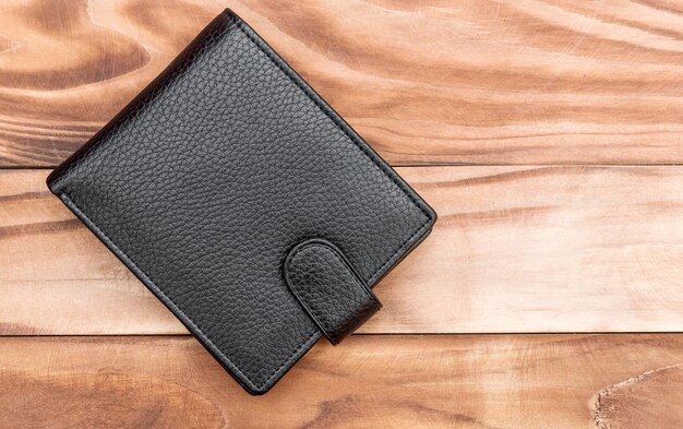 写真 木製の背景トップ ビューに黒革の財布