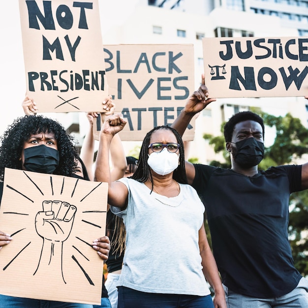 Foto black lives matter movimento attivista che protesta contro il razzismo e lotta per l'uguaglianza demonstra