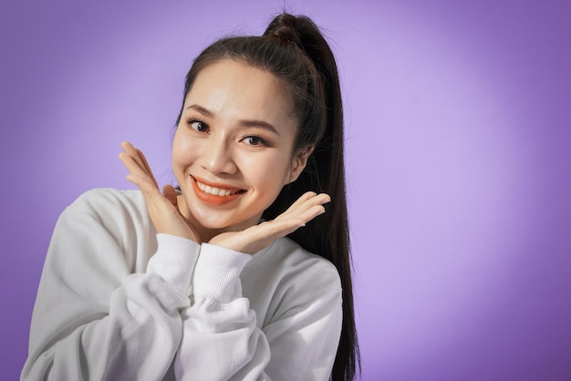 Black long hair girl in white tshirt prop her chin on her hands like a flower and smile