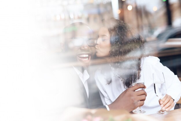 Black man came on a date to a girl in a cafe.