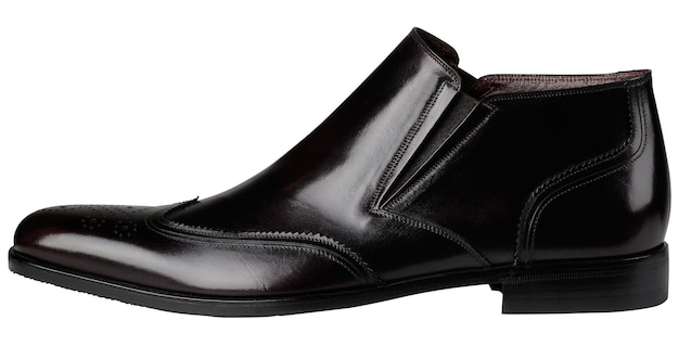 Черные мужские классические туфли, изолированные на белом фоне