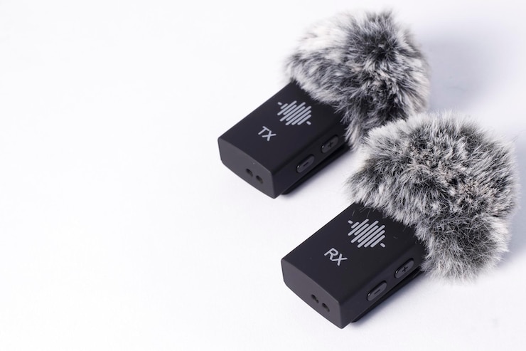 Photo black mini wireless mic simple and flexible commonly used by content creators connected to a camera or cellphone using bluetooth