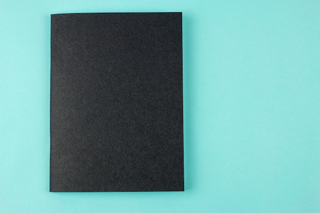 Photo black notebook on blue background