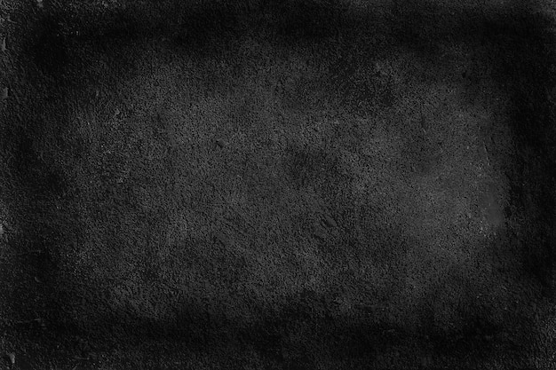 черная старая стена с трещинами на бетонном фоне / абстрактная черная текстура, старинный старый фон