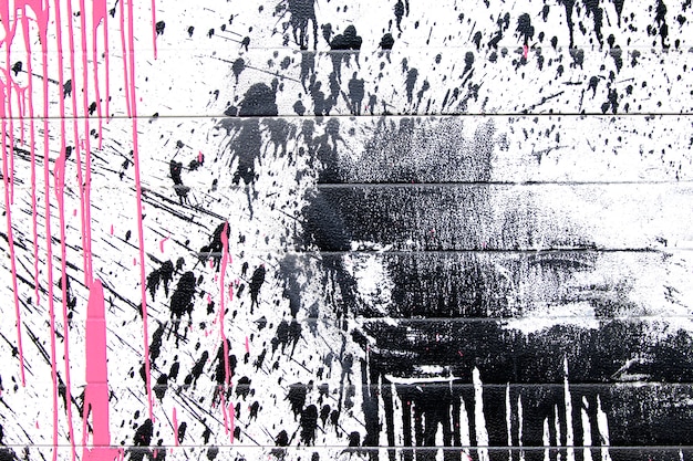 Vernice spray di colore nero e rosa o sfondo di graffiti