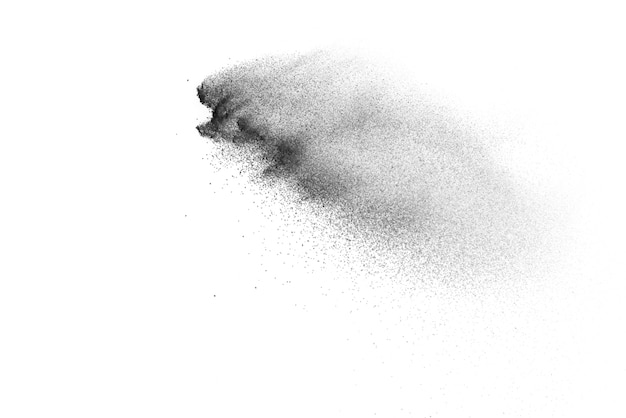 Esplosione di polvere nera isolata su sfondo bianco