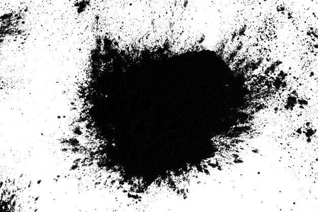 Sabbia nera isolata su sfondo bianco
