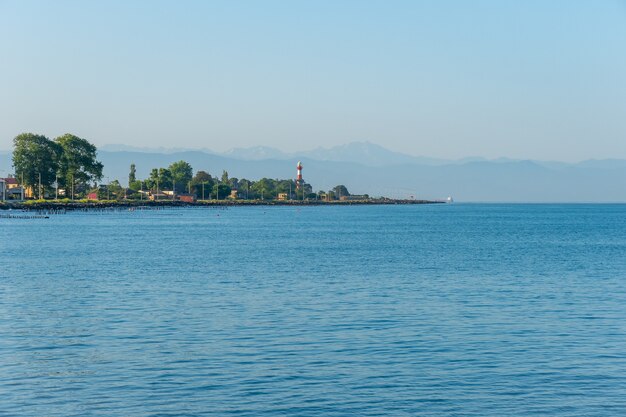 Побережье Черного моря в городе Поти, Грузия