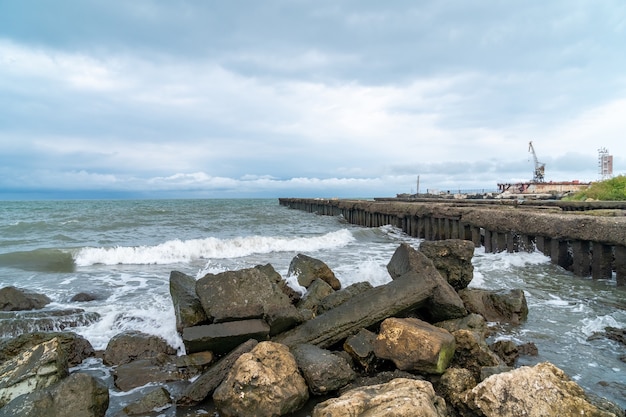 Costa del mar nero nella città di poti, georgia