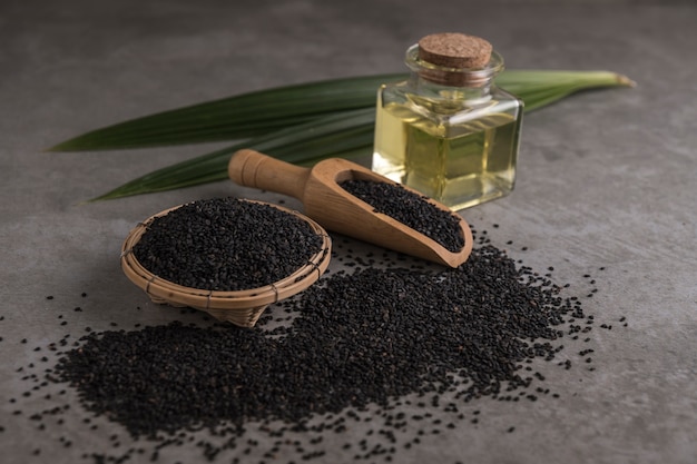 Black sesame seeds with oil 