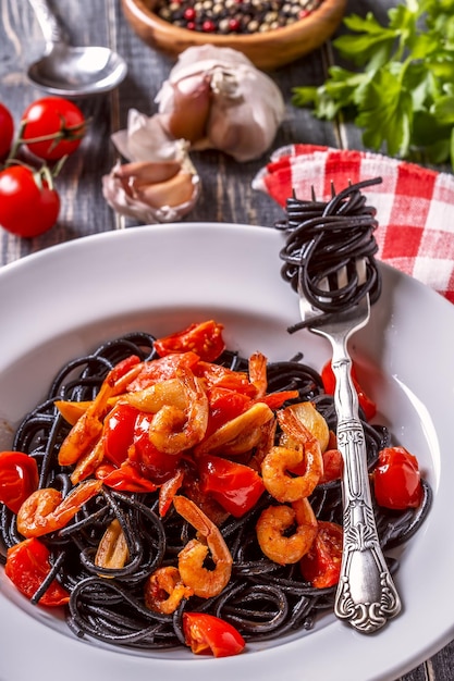 Black spaghetti with prawns and tomato