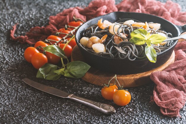 Black spaghetti with seafood