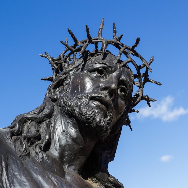 Photo black statue of jesus christ