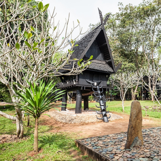 タイ、チェンライ市の黒い寺院