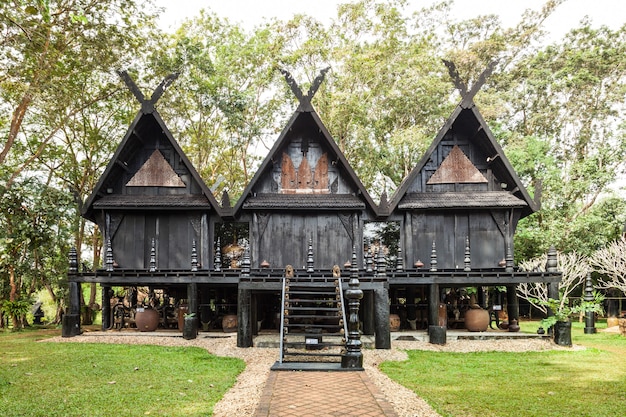 タイ、チェンライ市の黒い寺院