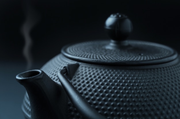 Photo black tetsubin teapot