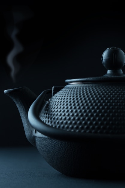 Photo black tetsubin teapot