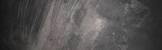 黒い壁に傷が付いたパノラマの黒い漆喰の壁面
