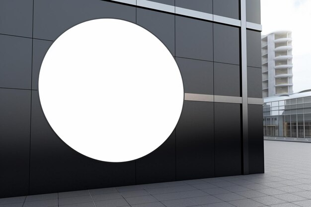 黒い壁に「光」と書かれた大きな白い円が描かれています。