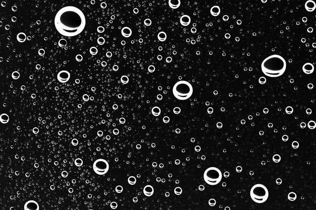 Photo black wet background / raindrops for overlaying on window, concept of autumn weather, background of drops of water rain on glass transparent